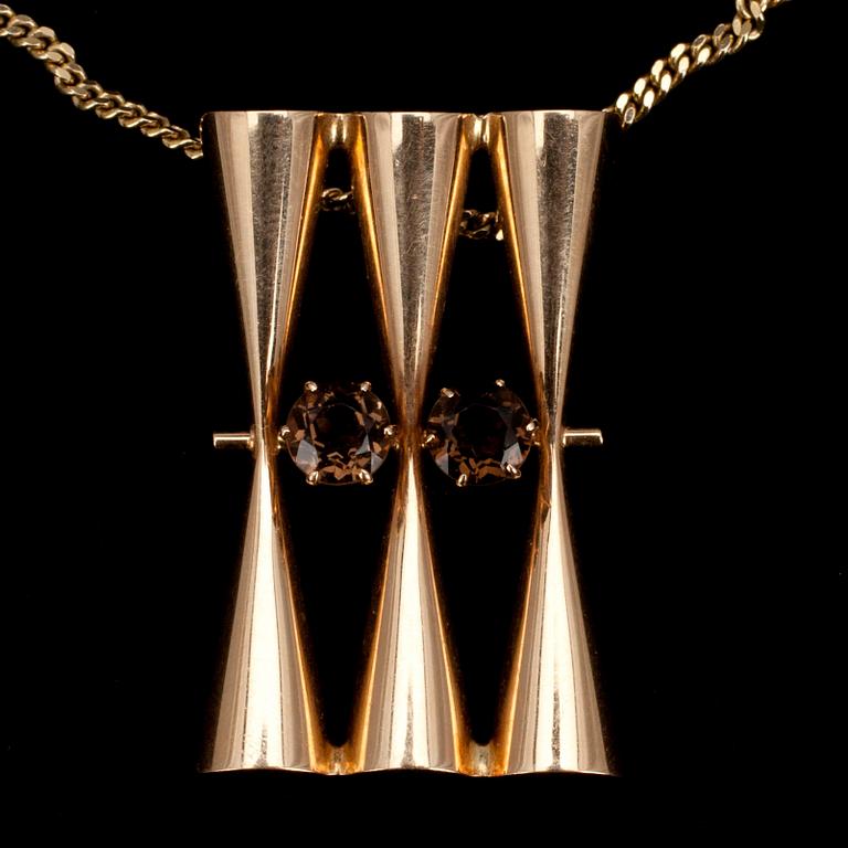 HALSSMYCKE, guld 14K, rökkvarts, Elis Kauppi, Kupittaan Kulta, Åbo 1965. Vikt ca 7,3 g.