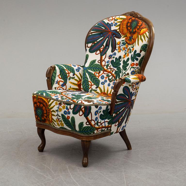 A mid 20th century easy chair.