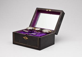 TOILETTESKRIN, delvis nysilver, sent 1800-tal.