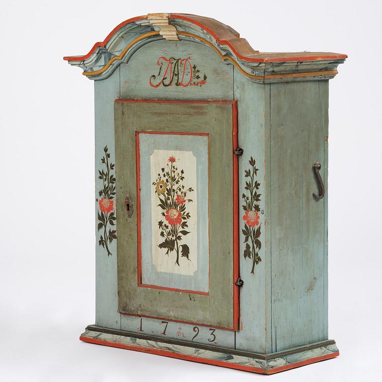 Hängskåp, allmoge, målat av Jöns Månsson, Forsa, Hälsingland, daterat 1793.