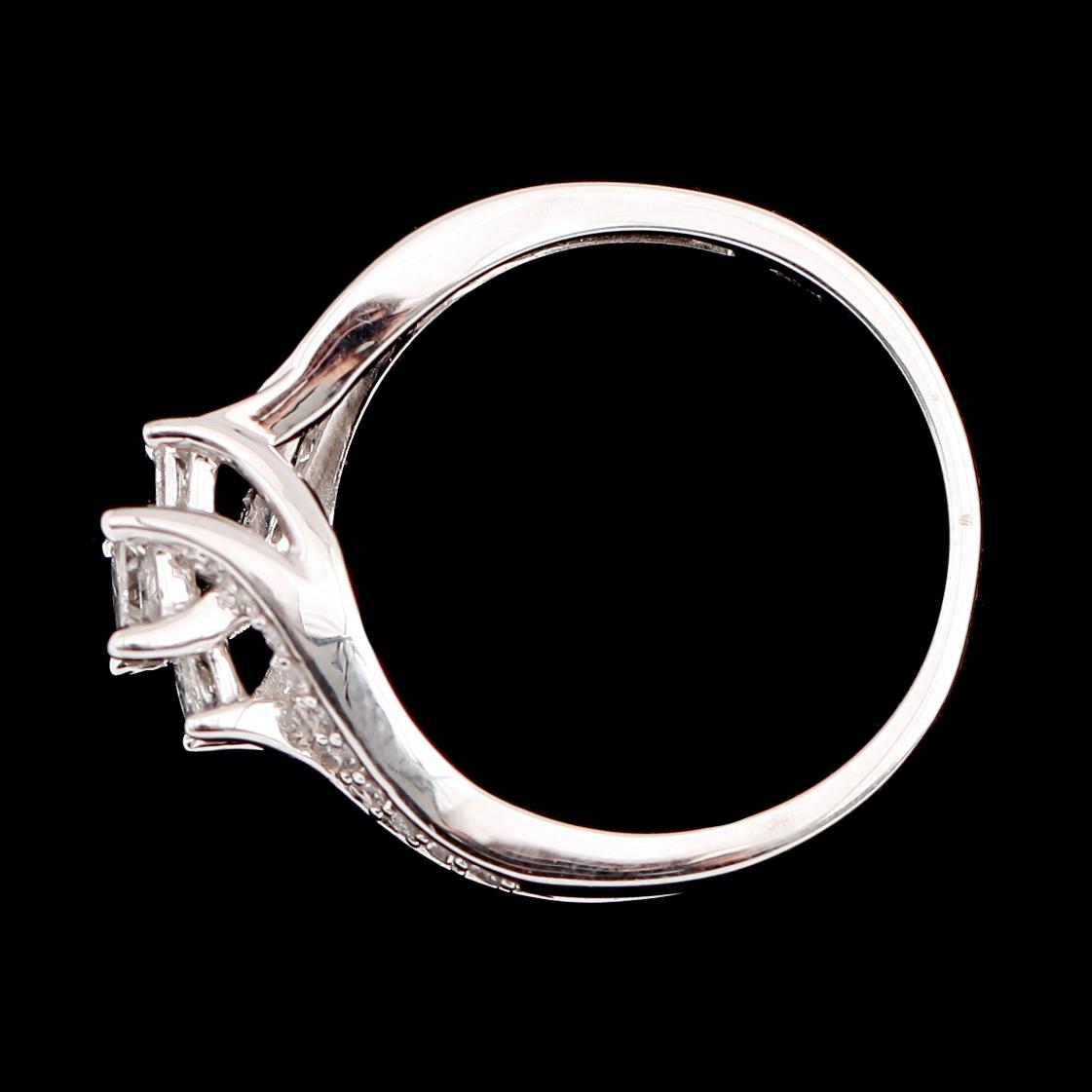 RING, 10 k guld, diamanter tot 0.50 ct.