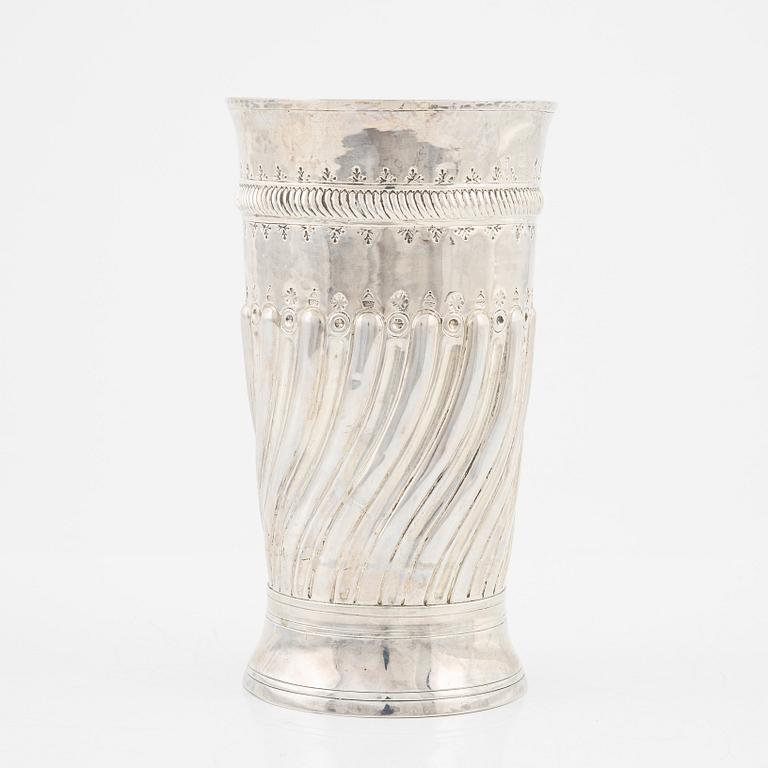 A British silver beaker, unclear makers mark, London 1821.