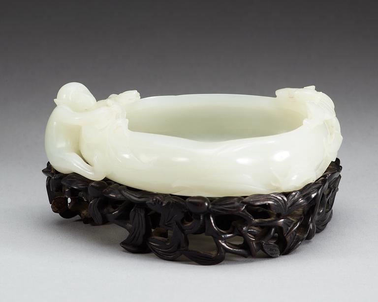 A nephrite brush washer, Qing dynasty, early 20th Century.