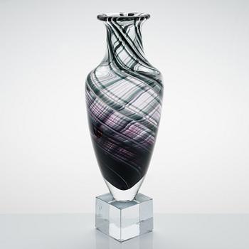 TARU SYRJÄNEN, a vase signed Taru Syrjänen 1999 Nuutajärvi.
