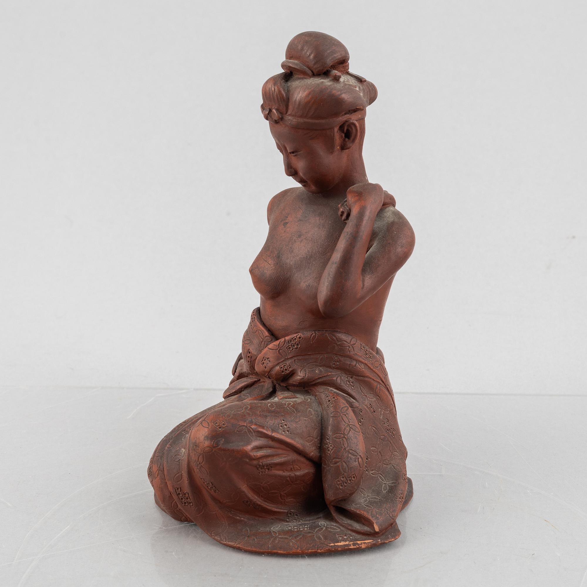 A pottery figure of a seated woman, Japan, Taisho period (1912-26), signed Sais.