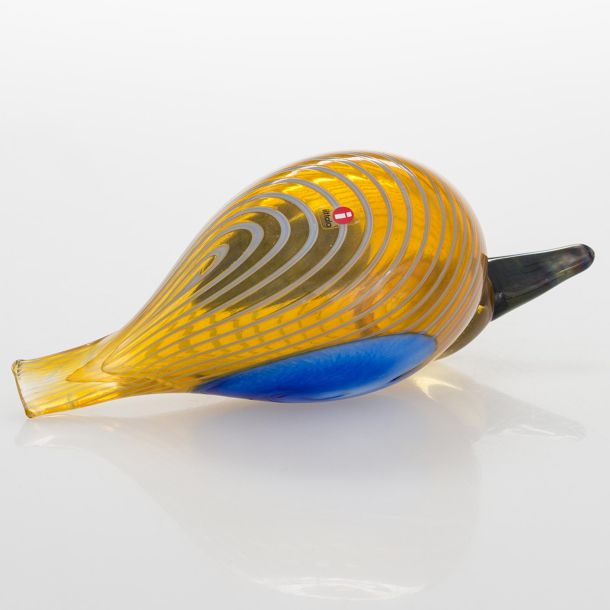 OIVA TOIKKA, An annual glass bird with its egg, year 2004, both signed O. Toikka Nuutajärvi, the egg numbered 207/750.