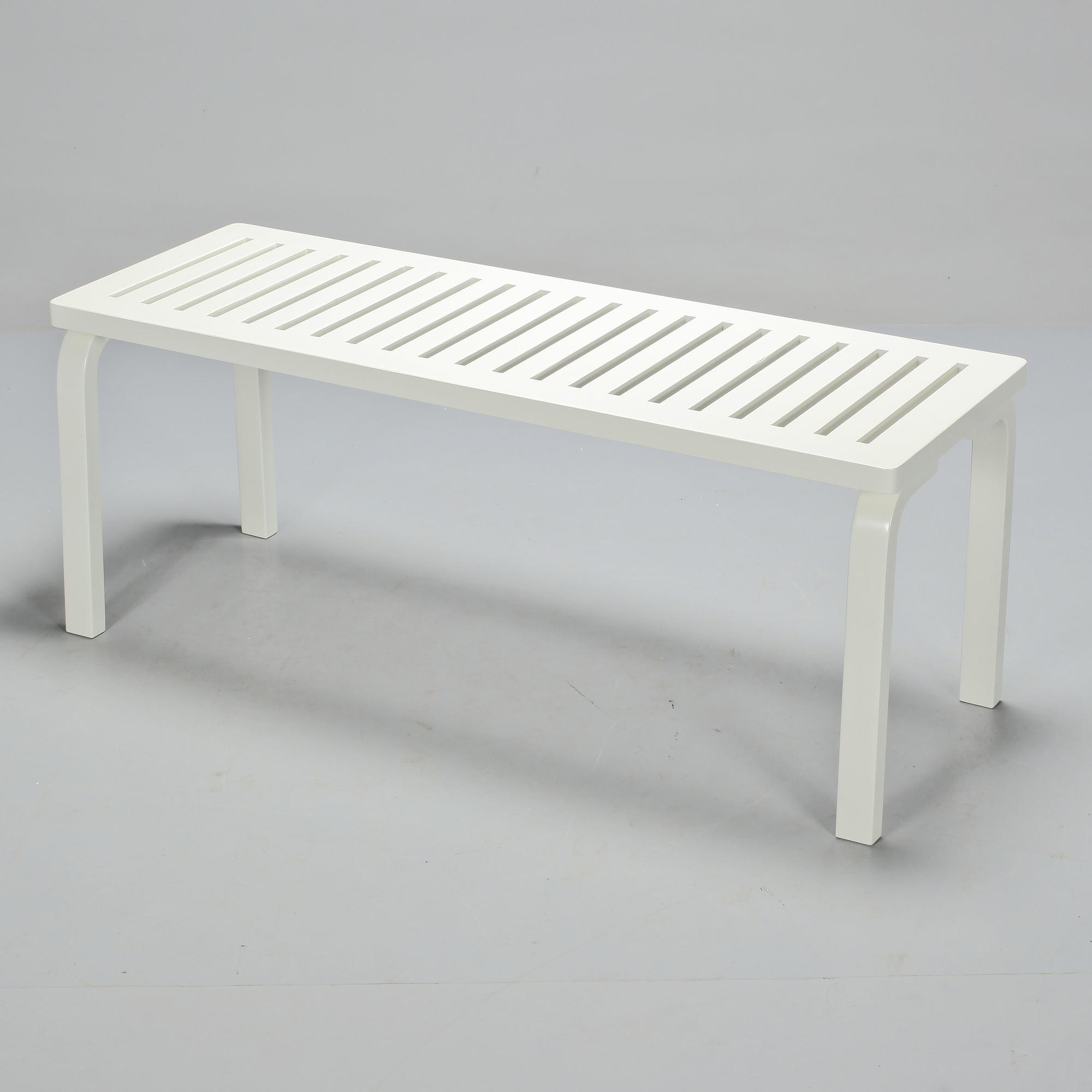 BÄNK, modell 153A, Alvar Aalto, Artek, Finland, modellen formgiven 1945.