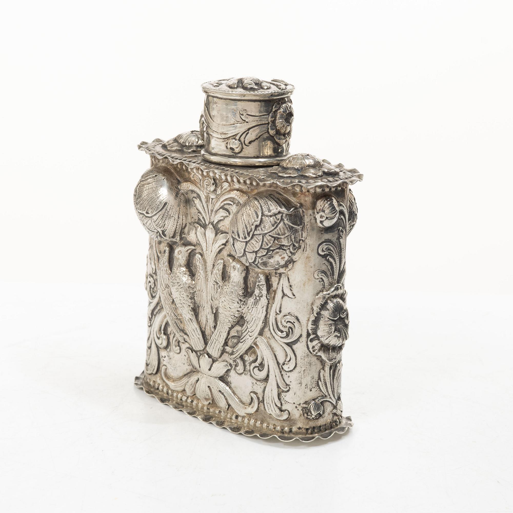 Silver tea caddy with lid, Baroque style, Germany, first half of the 20th century.