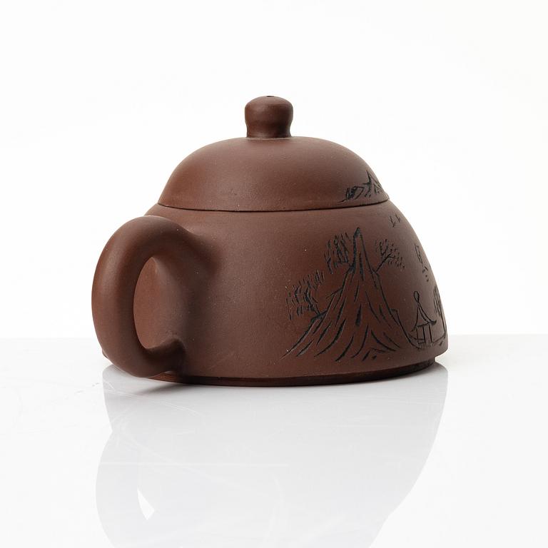 Wu Quan Xiang, A Chinese yixing teapot and a bowl with sieve and four cups, 1980s.