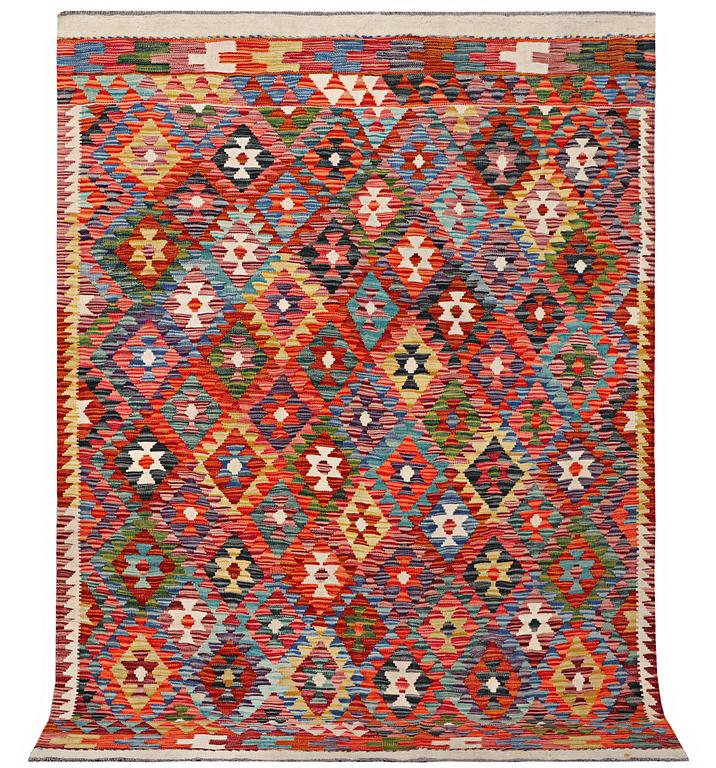 A Kilim rug, c. 195 x 148 cm.