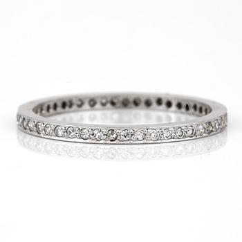 ALLIANSRING, med åttkanslipade diamanter, totalt ca 0,50 ct. 18K vitguld.