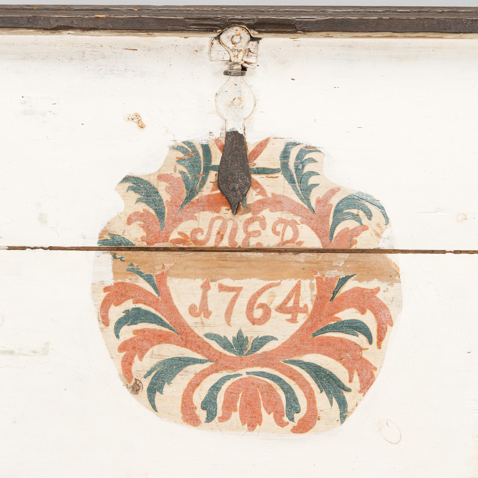 Kista, märkt med monogram, 1764.