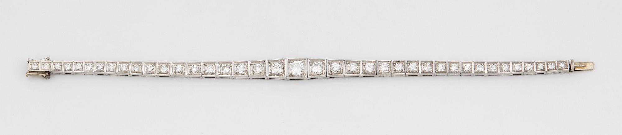 A platinum bracelet set with round brilliant-cut diamonds with a total weight of ca 3.75 cts.