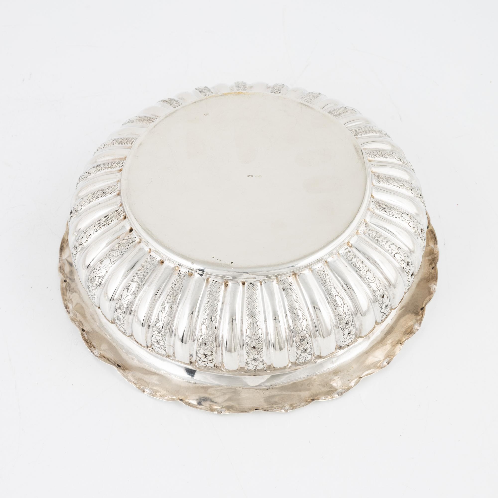 A silver jardinere, mid 20th Century.