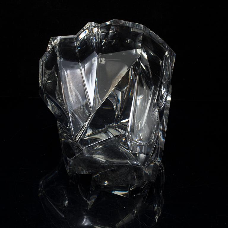 A glass bowl by Tapio Wirkkala for Iitala, 1958.
