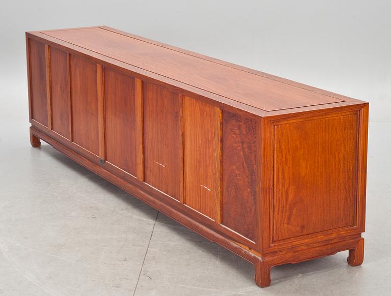 SIDEBOARD. Tillverkad i Kina för DUX.