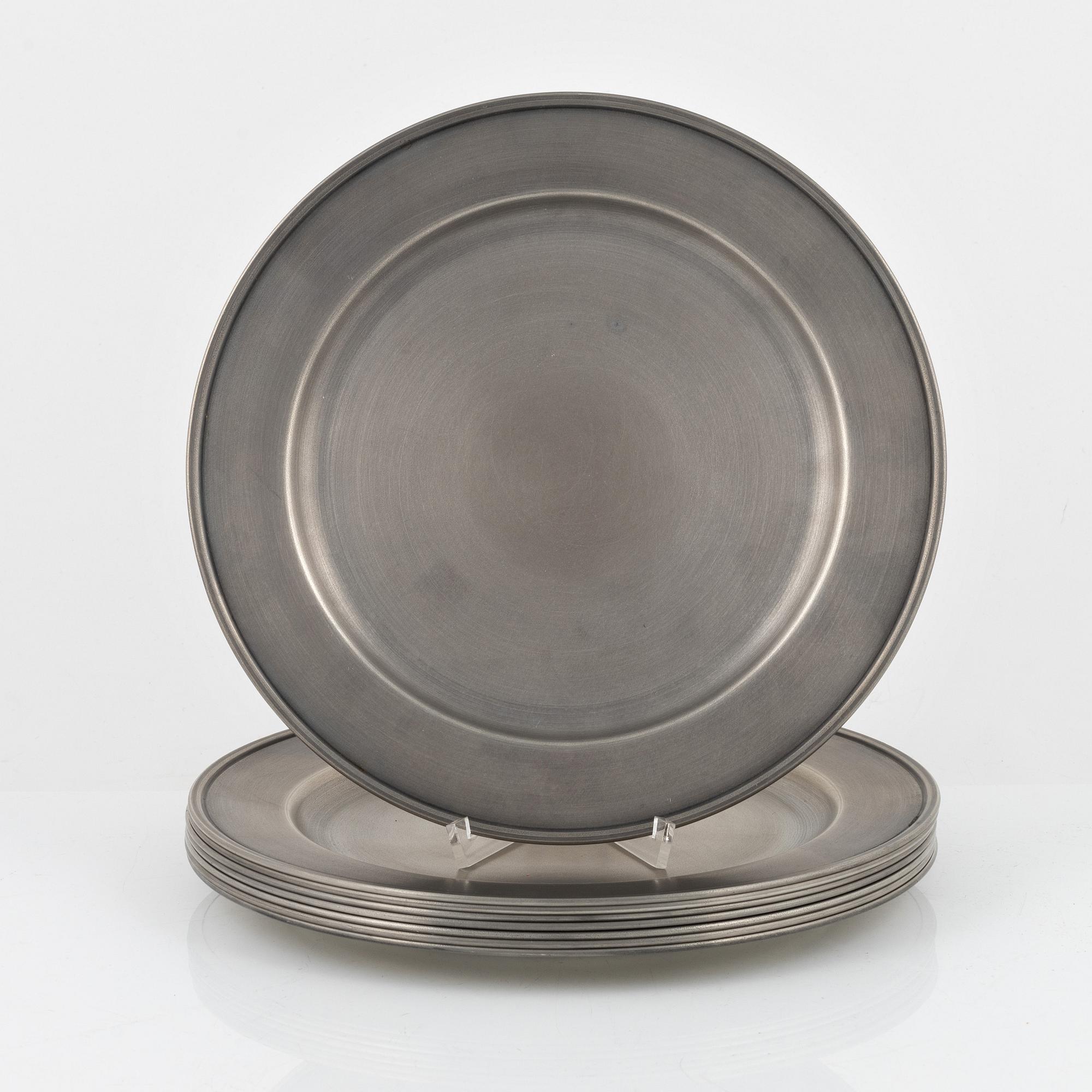 Kuverttallrikar, 8 st, tenn. Scandia tenn, Karlshamn 1976.