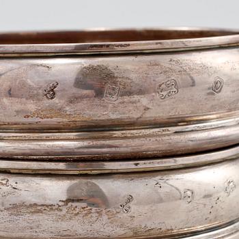 COASTERS, ett par, silver, London, England, 1978.