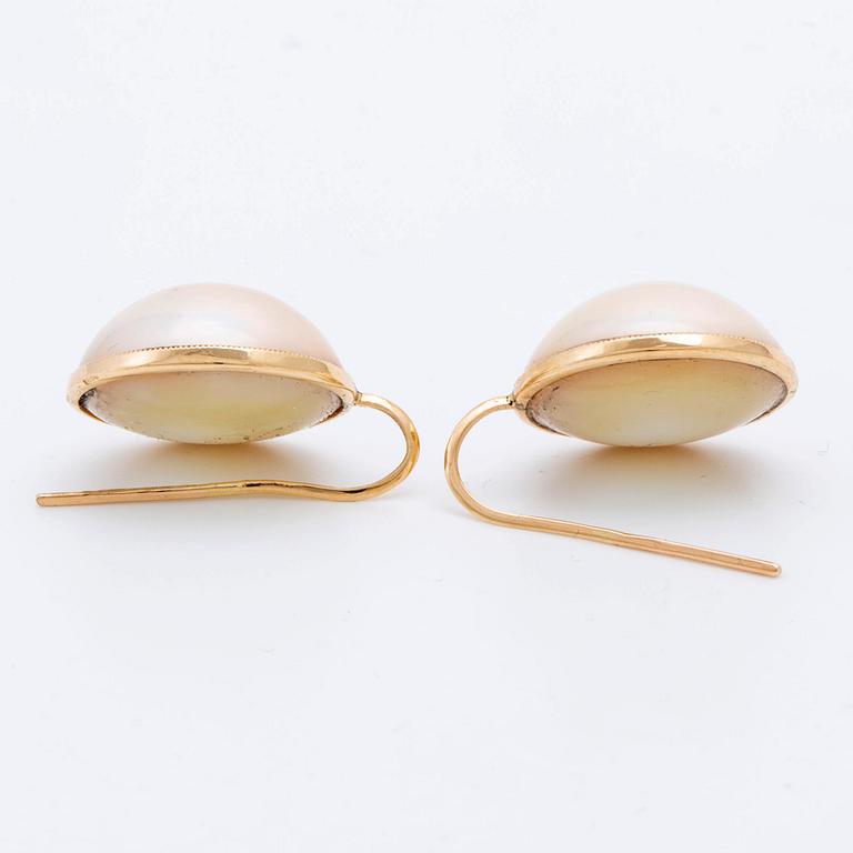 Ring and earrings 18K gold with mabé pearls approx 20 mm, ring size approx 52.