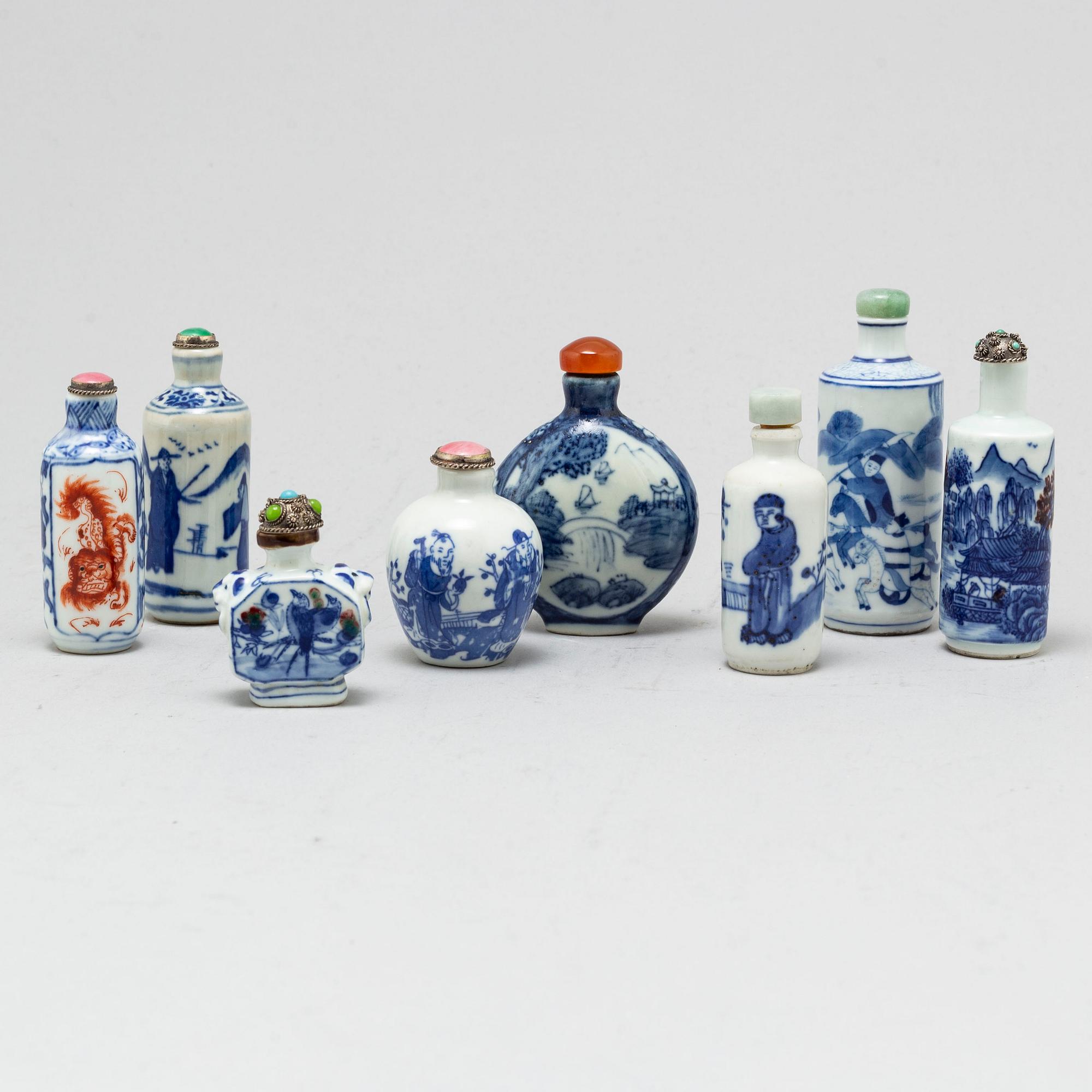 Eight Chinese blue and white porcelain snuff bottles, 20th century.
