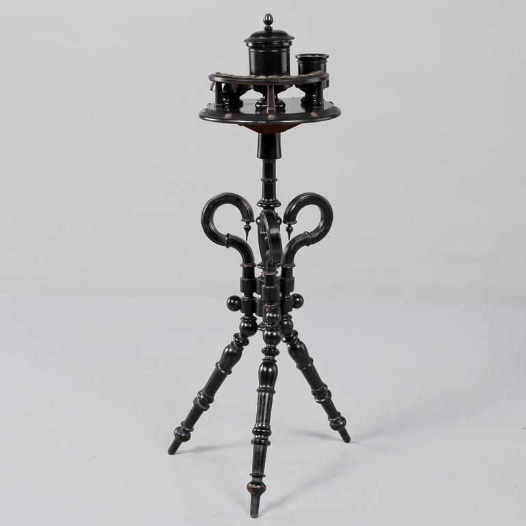 RÖKBORD, omkring sekelskiftet 1900.