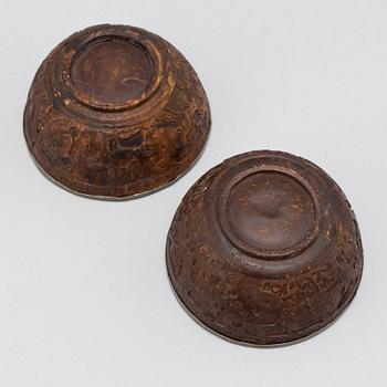 A pair of wooden bowls with pewter inlays, Qing dynasty, late 19th/early 20th century.