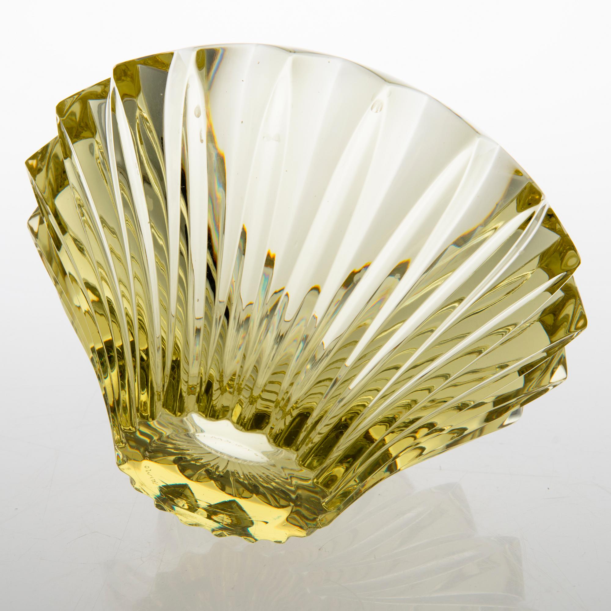 AIMO OKKOLIN, A 'Petals' bowl, signed Aimo Okkolin Riihimäen lasi Oy.