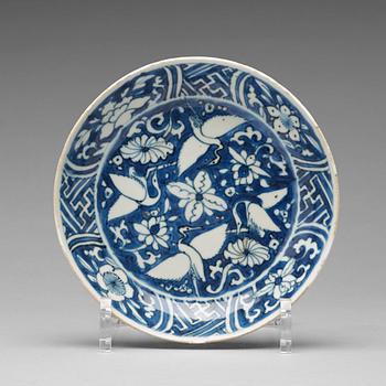 883. A blue and white crane dish, Ming dynasty (1368-1644).