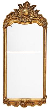 981. A 18th century Rococo mirror.