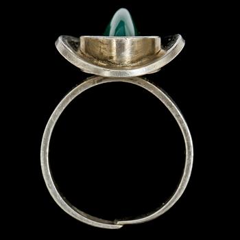 RING, sterlingsilver med grön sten, Eelis Kauppi, Kupittaan Kulta, Åbo, importstmpl, 1900-talets andra hälft.