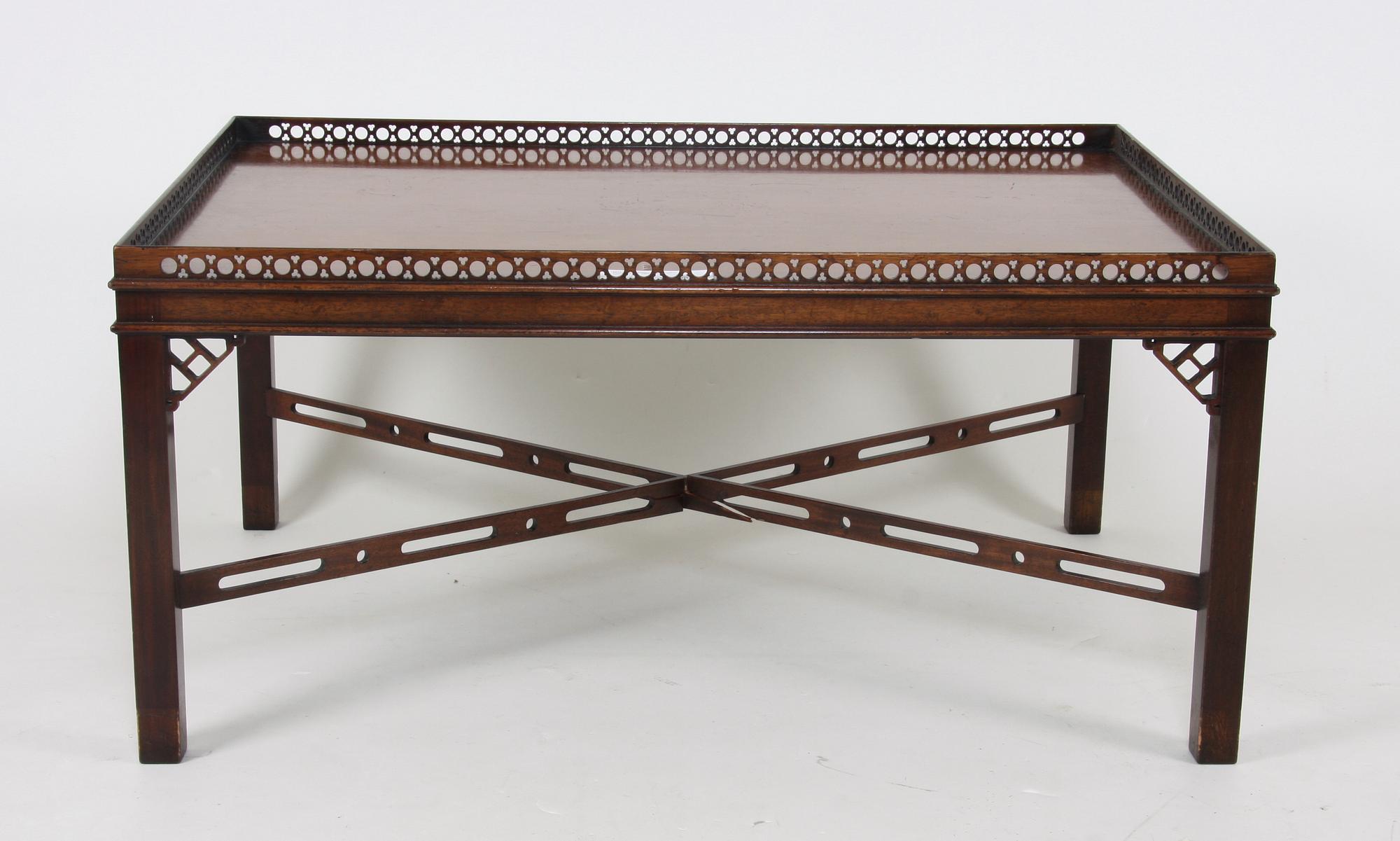 SOFFBORD, engelsk stil, etikettmärkt Georg Kofoed, Köpenhamn.