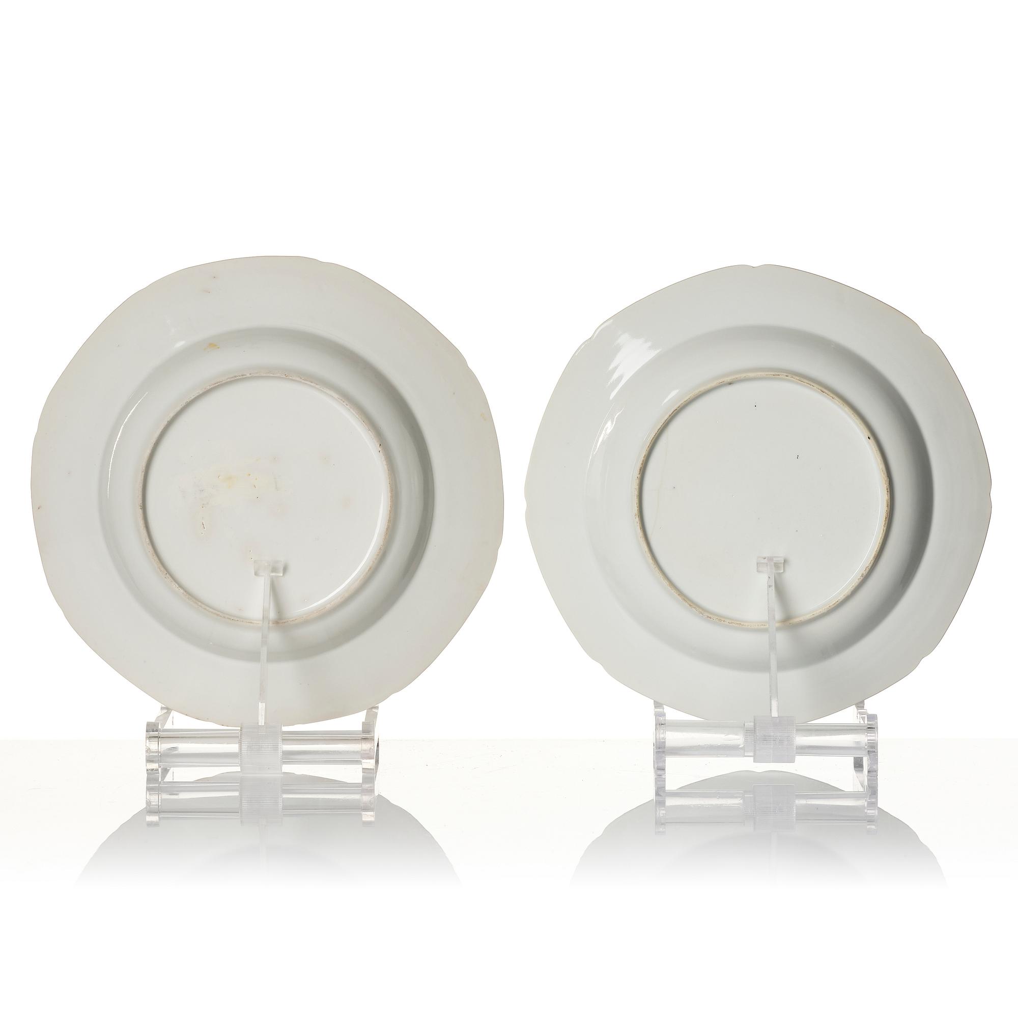 A matched set of 8 blue and white dishes, Qing dynasty, Qianlong (1736-95).