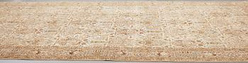 MATTO, a semi-antique Tabriz, ca 593,5 x 398,5 cm.