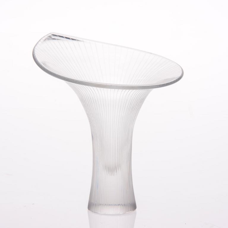 KONSTGLAS, 2 st, sign. Tapio Wirkkala 3122 respektive Iittala -55.