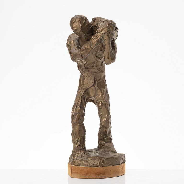 Axel Olsson, manlig gestalt med säck.