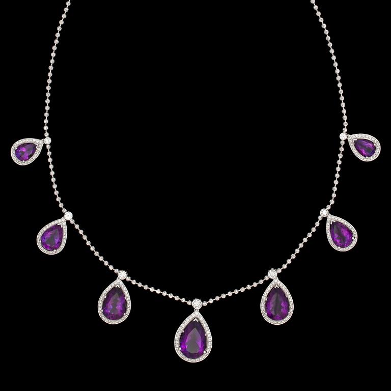 COLLIER, droppslipade ametister, 18.95 ct, och briljantslipde diamanter, tot. 2.21 ct.