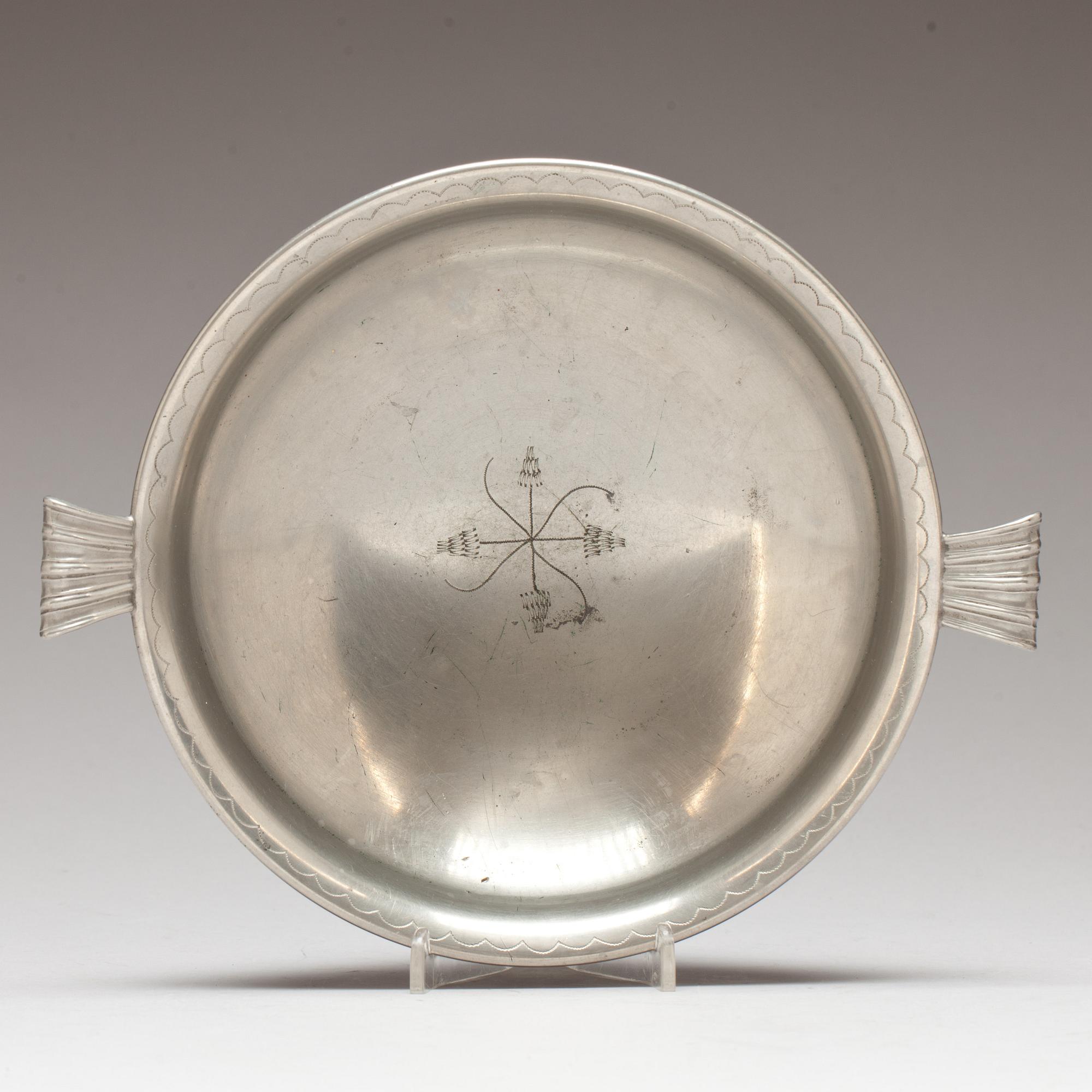 SKÅL, tenn. Firma Svenskt Tenn. Stockholm, 1932.