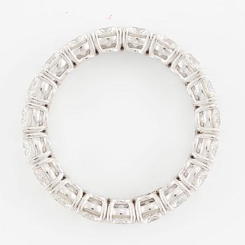 Ring, full eternity, 18K white gold set with fancy-cut diamonds.