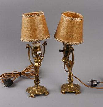 BORDSARMATURER, ett par, mässing, jugend, tidigt 1900-tal.