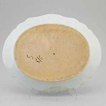 Two blue and white export porcelain serving dishes, Qing dynasty, Qianlong (1736-95).