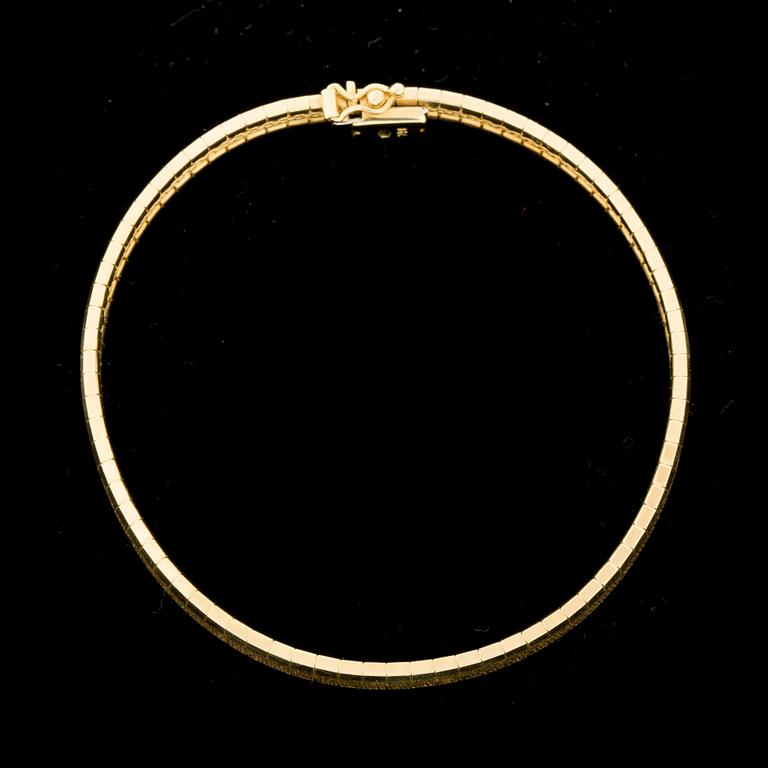 ARMBAND, 18 k guld. Vikt ca 25 g.