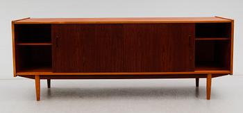 SIDEBOARD, "Trio", Nils Johnsson, Troeds, Bra Bohag, Bjärnum, 1900-talets andra hälft.