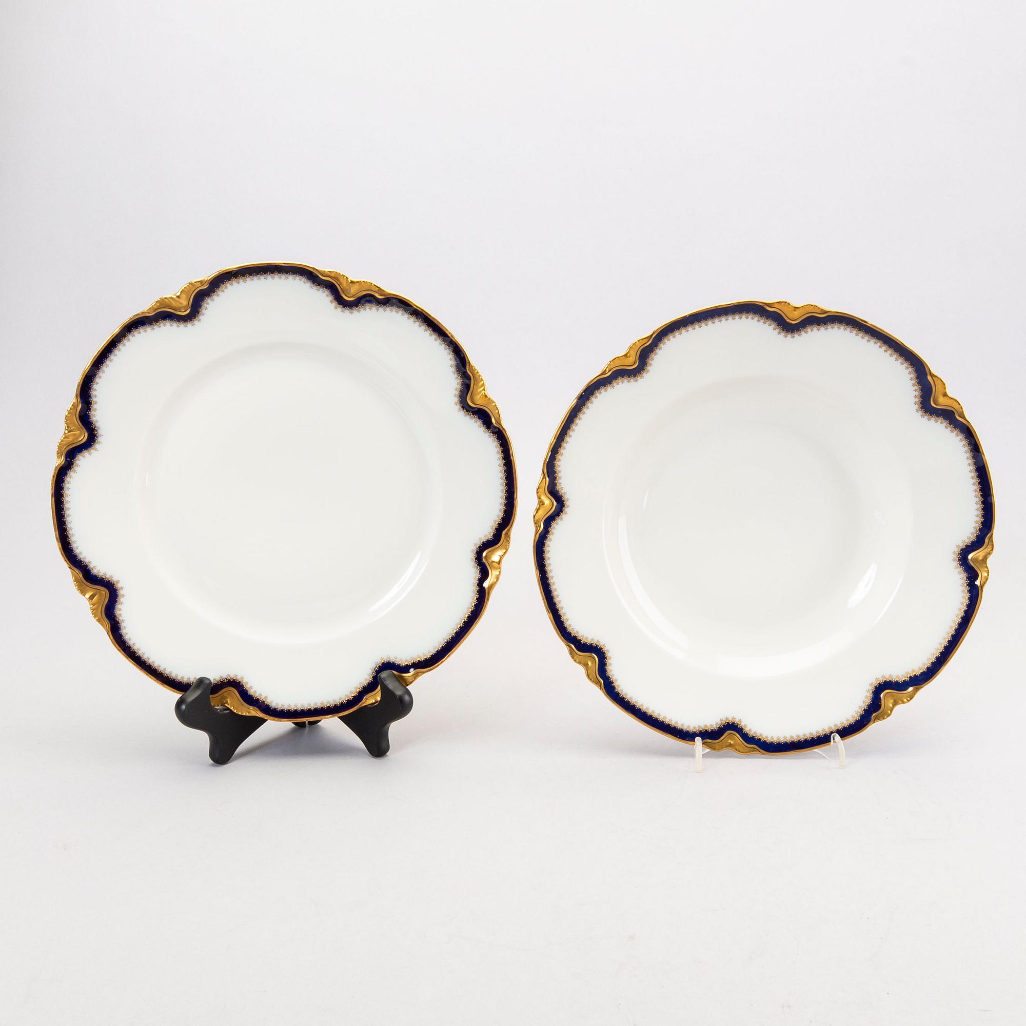 A 122 pcs of Limoges porcelain dinner service.