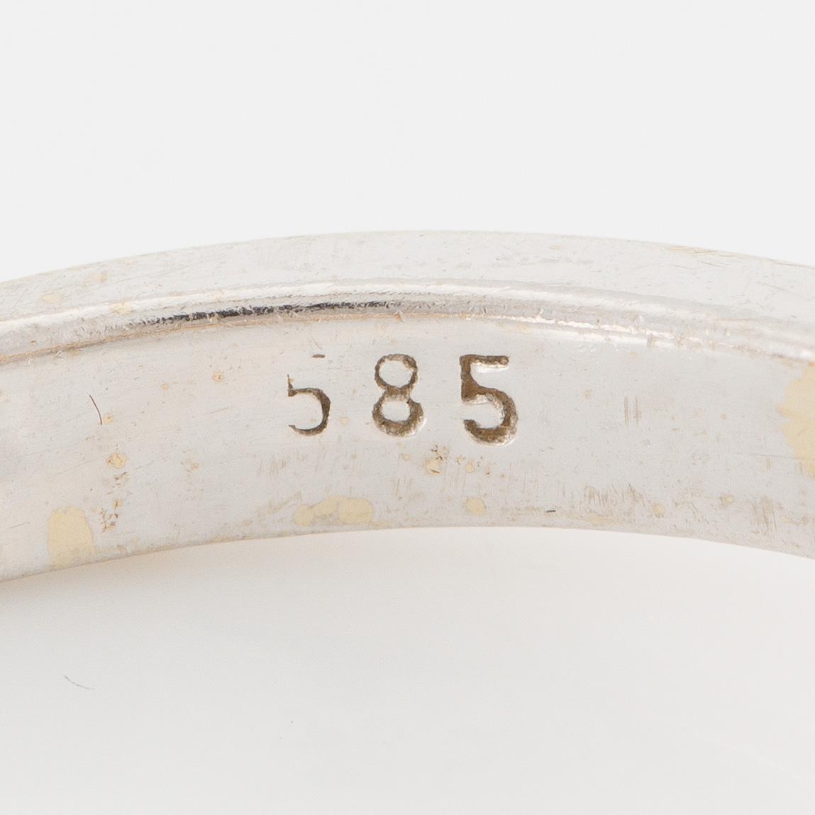 Ring in 14K gold and white gold set with two brilliant-cut diamonds.
