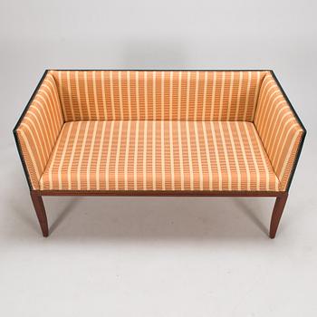 Eliel Saarinen, sohva, "Saarinen house Settee", Adelta 1900-luvun loppu.