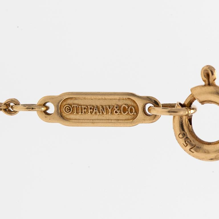 Tiffany & Co, an 18K gold 'Infinity' necklace.