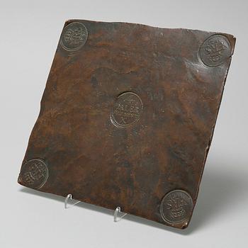 PLÅTMYNT, 4 daler, daterad 1721.