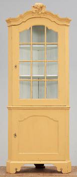 HÖRNSKÅP, rokokostil, möjligen England, 1800-tal.