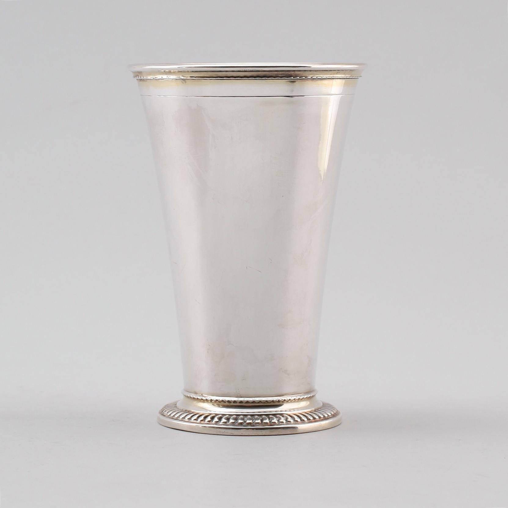 BÄGARE, silver, CG Hallberg, Stockholm 1939. Vikt ca 228 gram.