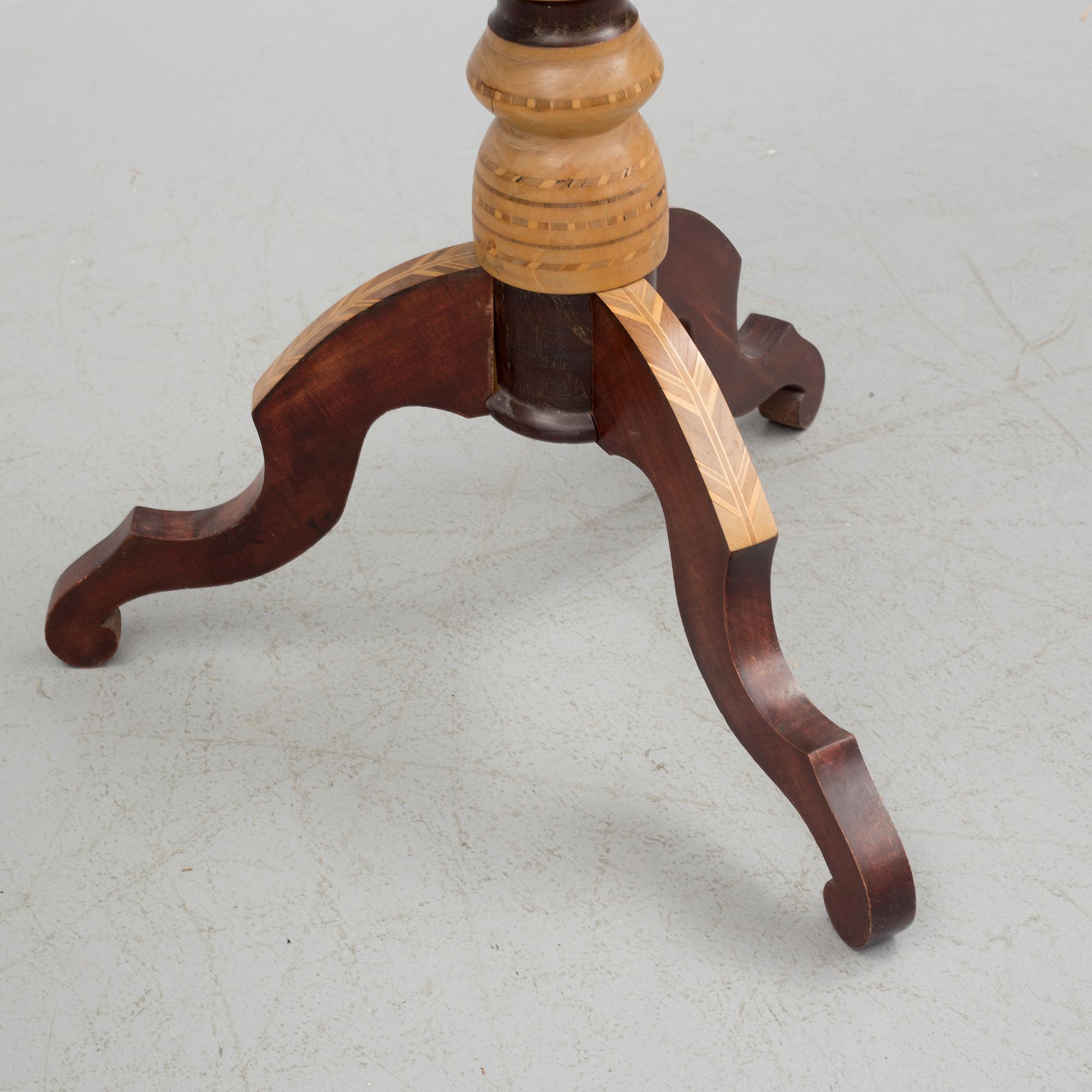 A early européean table.